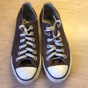 BROWN CONVERSE WOMEN’S SIZE 7